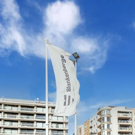 Spacious With Terrace Apartment *