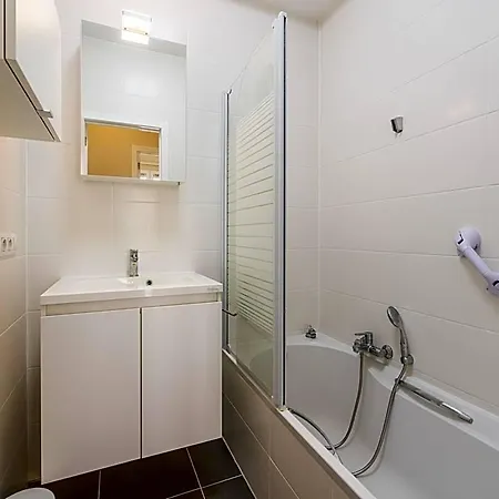 Spacious With Terrace Апартаменты